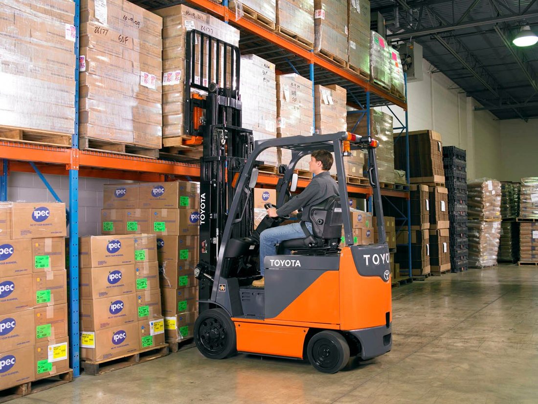 Electric forklift working in a warehouse